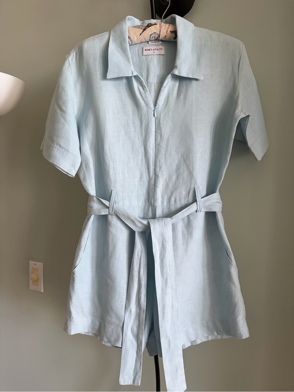 RIVET UTILITY
INFLUENCER LINEN ROMPER